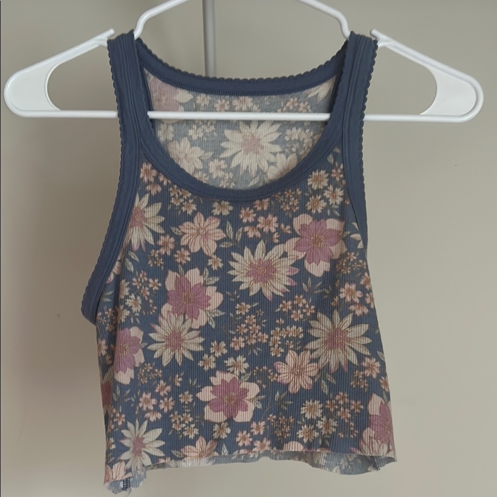 American Eagle Outfitters Pink Graphic Crop Tank Top